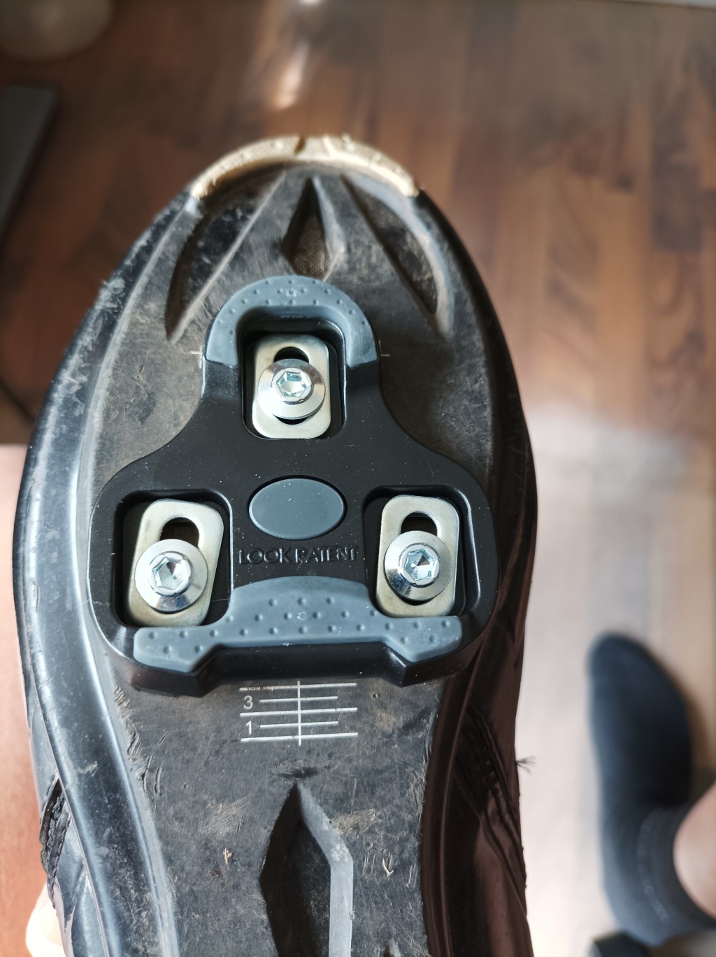 Wie wechselt man am Rennradschuh Look Cleats?